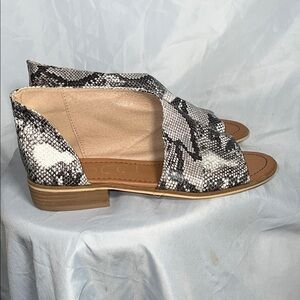 Ccocci Adele Wrap Around Flats - size 9